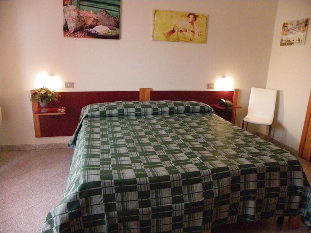 אלגהרו Hotel Mistral מראה חיצוני תמונה